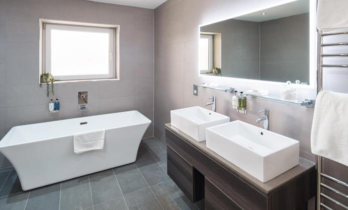 Luxury Suite Bathroom at The Cliff Hotel & Spa